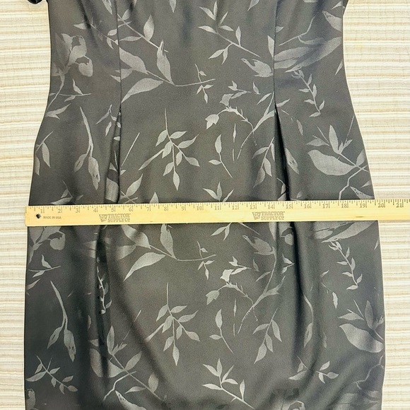 Maggy London Black Floral Sheath Dress, Size 12 - Picture 7 of 11
